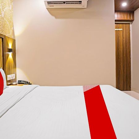 Oyo61623家庭旅馆 孟买 外观 照片
